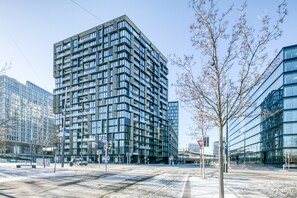 Exterior - Trendy Favoriten 1BR w/ Gym & Lounge, walk to Hauptbahnhof, by Blueground (Vienna)