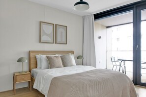 1 bedroom, iron/ironing board, WiFi, bed sheets - Trendy Favoriten 1BR w/ Gym & Lounge, walk to Hauptbahnhof, by Blueground (Vienna)