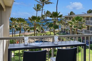 Property grounds - Ocean View 3 Bed Suite - Sleeps 6 with Pool & A/C - Steps to the Sand in Kapaa! (Kapaa)