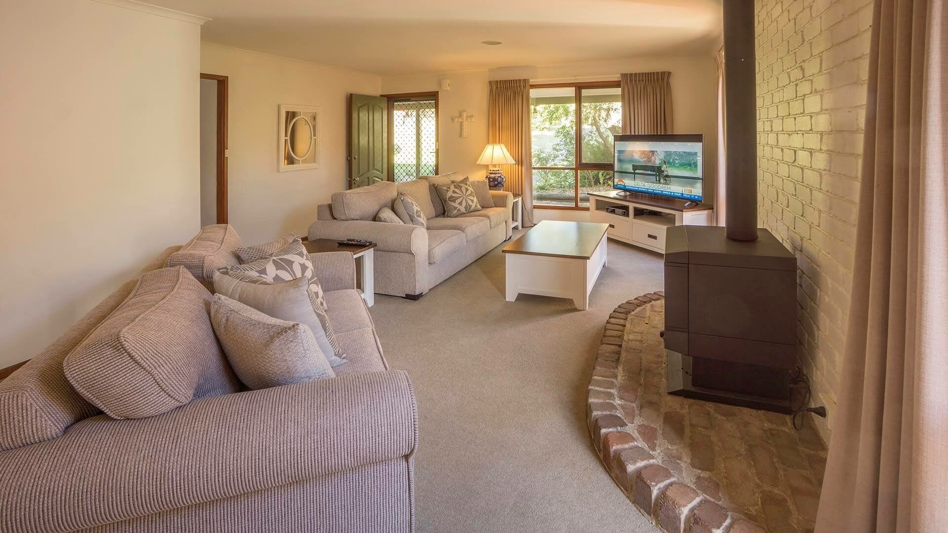 Top 8 Pet & DogFriendly In Mollymook, Australia