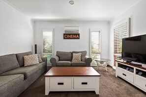 Smart-tv, tv-spel, Netflix och dvd-spelare