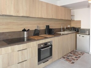 Réfrigérateur, micro-ondes, four, lave-vaisselle