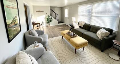 Stylish 3 BR house. Downtown Carbondale with fenced in yard.