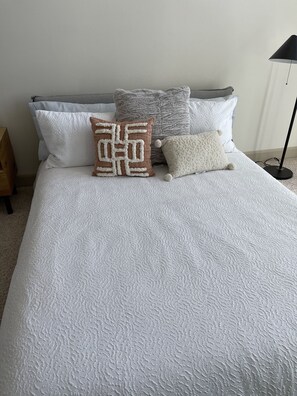 1 bedroom, iron/ironing board, free WiFi, bed sheets - NRG/Med Center Retreat Pool, Gym,WIFI (Houston)