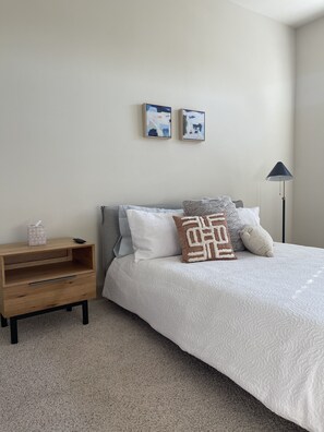 1 bedroom, iron/ironing board, free WiFi, bed sheets - NRG/Med Center Retreat Pool, Gym,WIFI (Houston)