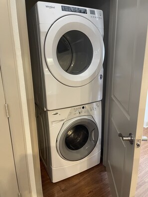 Interior - NRG/Med Center Retreat Pool, Gym,WIFI (Houston)