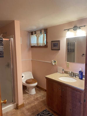 Shower, hair dryer, towels, soap - Woodsy rural cabin on the Middle Caney River. (Sedan)