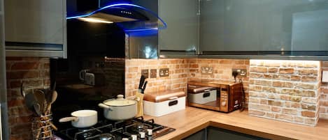 Fridge, microwave, oven, stovetop