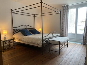 1 bedroom, iron/ironing board, bed sheets