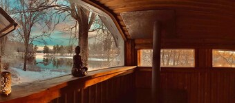 Romantic Cabin right on the lake with fire place