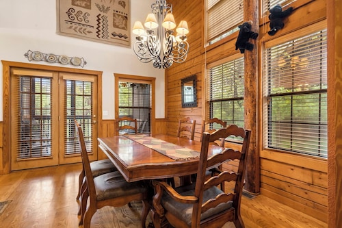 Ozark Country Cabin with Fireplace and Screened Balcony - MINUTES from Shows!