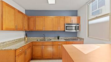 Fridge, microwave, stovetop, coffee/tea maker