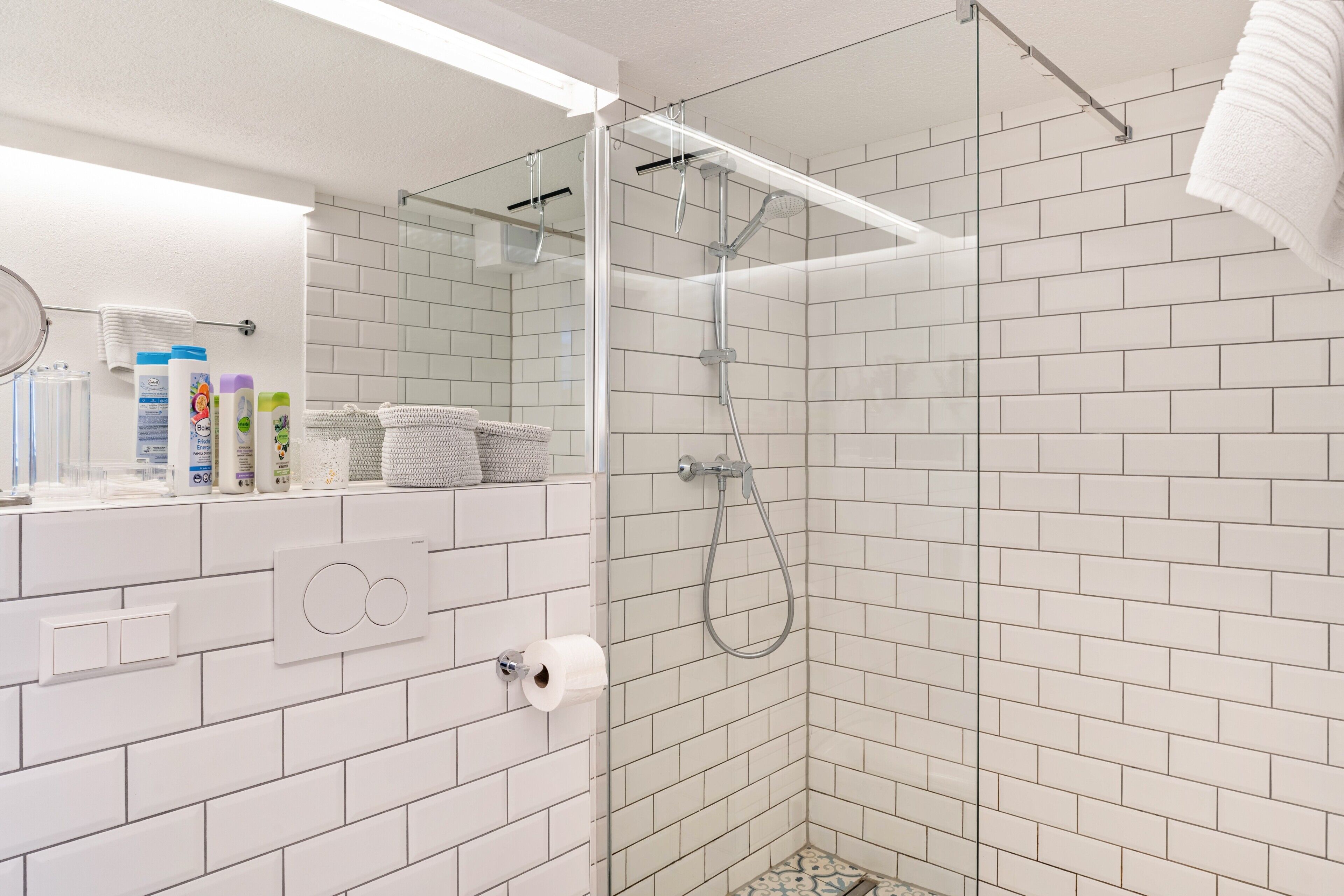 Shower, towels