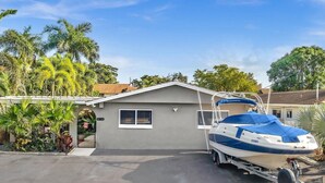 A house with a boat trailer in the driveway. - Amazing salt water pool, patio, yard, laundry, kayaks, BBQ,hot tubprime location (Wilton Manors)