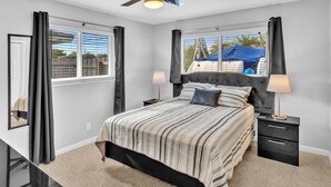 A bedroom with a bed, bedside tables, a ceiling fan, and a window with blinds. - Amazing salt water pool, patio, yard, laundry, kayaks, BBQ,hot tubprime location (Wilton Manors)