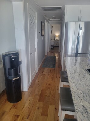 Interior - Annapolis Cozy Beachfront/Waterfront w/Chesapeake Bay Bridge view (Annapolis)