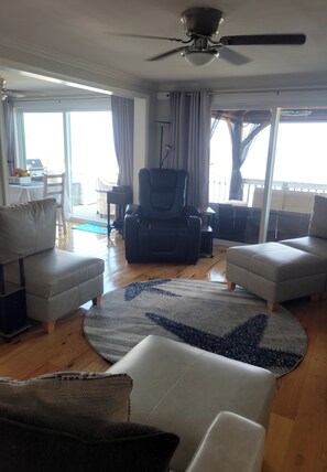 Interior - Annapolis Cozy Beachfront/Waterfront w/Chesapeake Bay Bridge view (Annapolis)