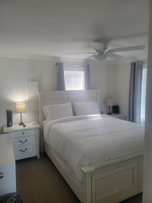 3 bedrooms, desk, iron/ironing board, free WiFi