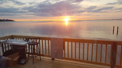 Annapolis Cozy Beachfront/Waterfront w/Chesapeake Bay Bridge view