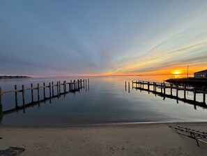 On the beach, sun-loungers, beach towels - Annapolis Cozy Beachfront/Waterfront w/Chesapeake Bay Bridge view (Annapolis)