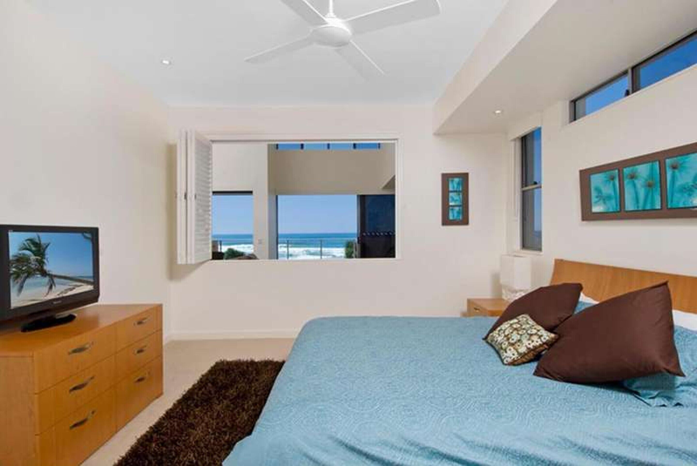 Executive-huoneisto | 3 makuuhuonetta, silitysrauta/-lauta, ilmainen Wi-Fi, vuodevaatteet