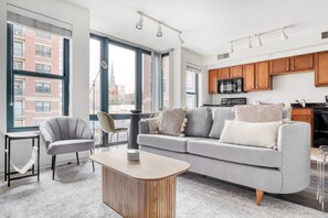 TV, stereo - Sleek Logan Circle 1BR w/ W/D, Gym & Pool, walk to Metro, by Blueground (Washington, D.C.)