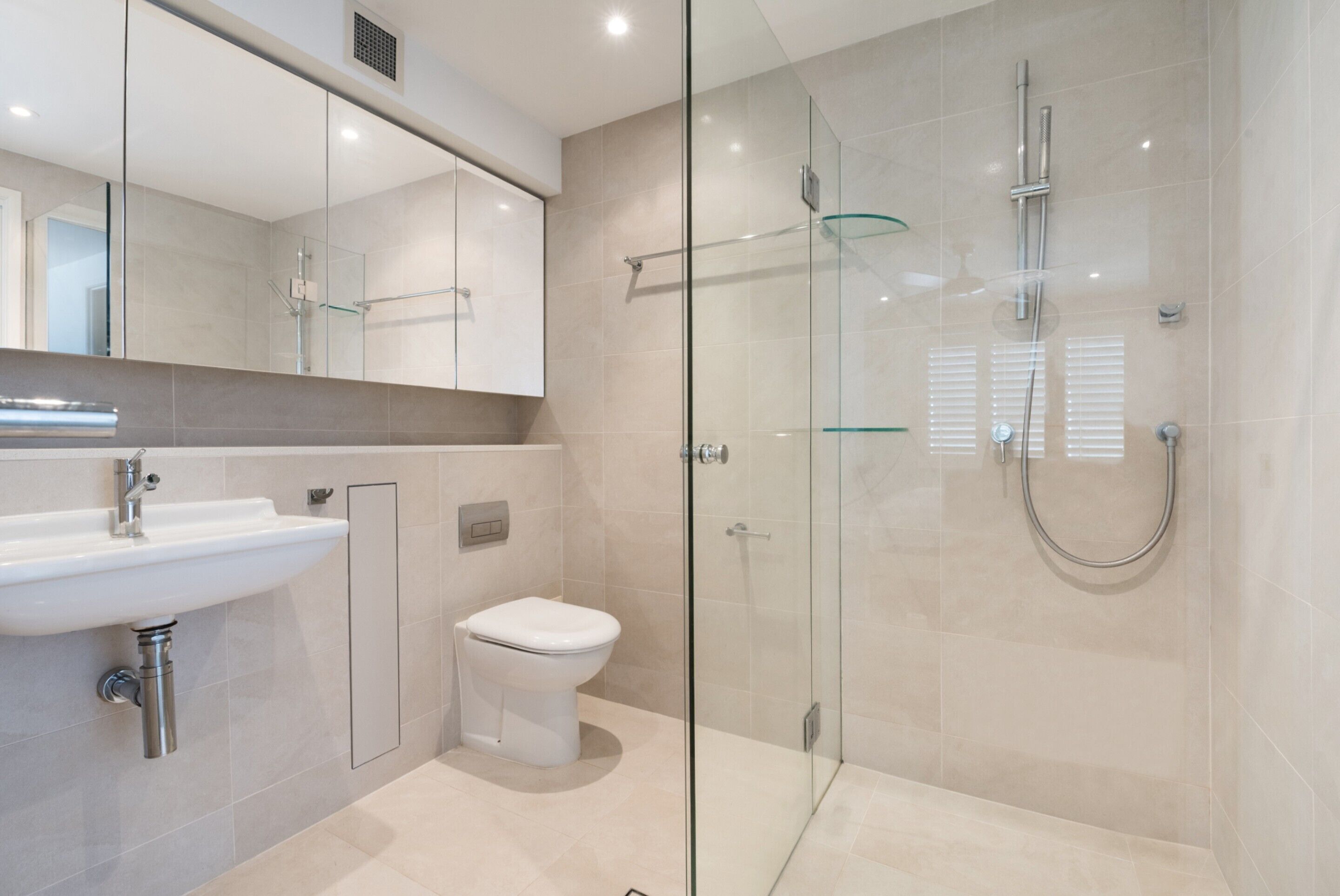 Kamar Superior, pemandangan sungai | Kamar mandi | Kombinasi shower/bathtub dan perlengkapan mandi gratis