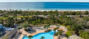 Private Pool & Hot Tub, close to restaurants, ice cream, beach, boardwalk & bars