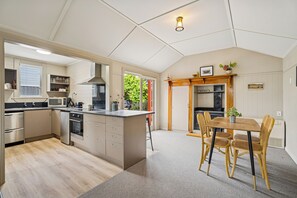 Refrigerador, microondas, lavavajillas y tostadora 