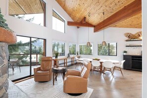Interior - Chalet with hot tub near village (Whistler)