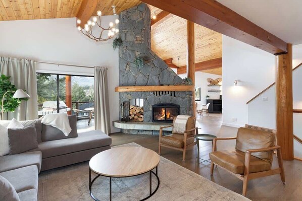 TV, fireplace, offices