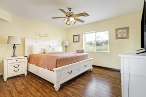 5 bedrooms, iron/ironing board, free WiFi, bed sheets