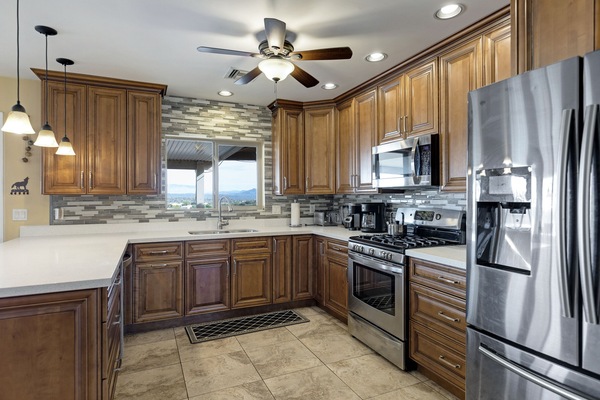 Geladeira, micro-ondas, fogão, cooktop