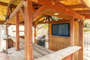 Terrace/patio - Extended Stay Oasis/Lake Views/Pool+Hot Tub/Snowbird Friendly/RV Covered Parking (Lake Havasu City)