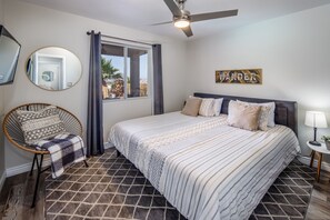3 bedrooms, in-room safe, desk, free WiFi - Extended Stay Oasis/Lake Views/Pool+Hot Tub/Snowbird Friendly/RV Covered Parking (Lake Havasu City)