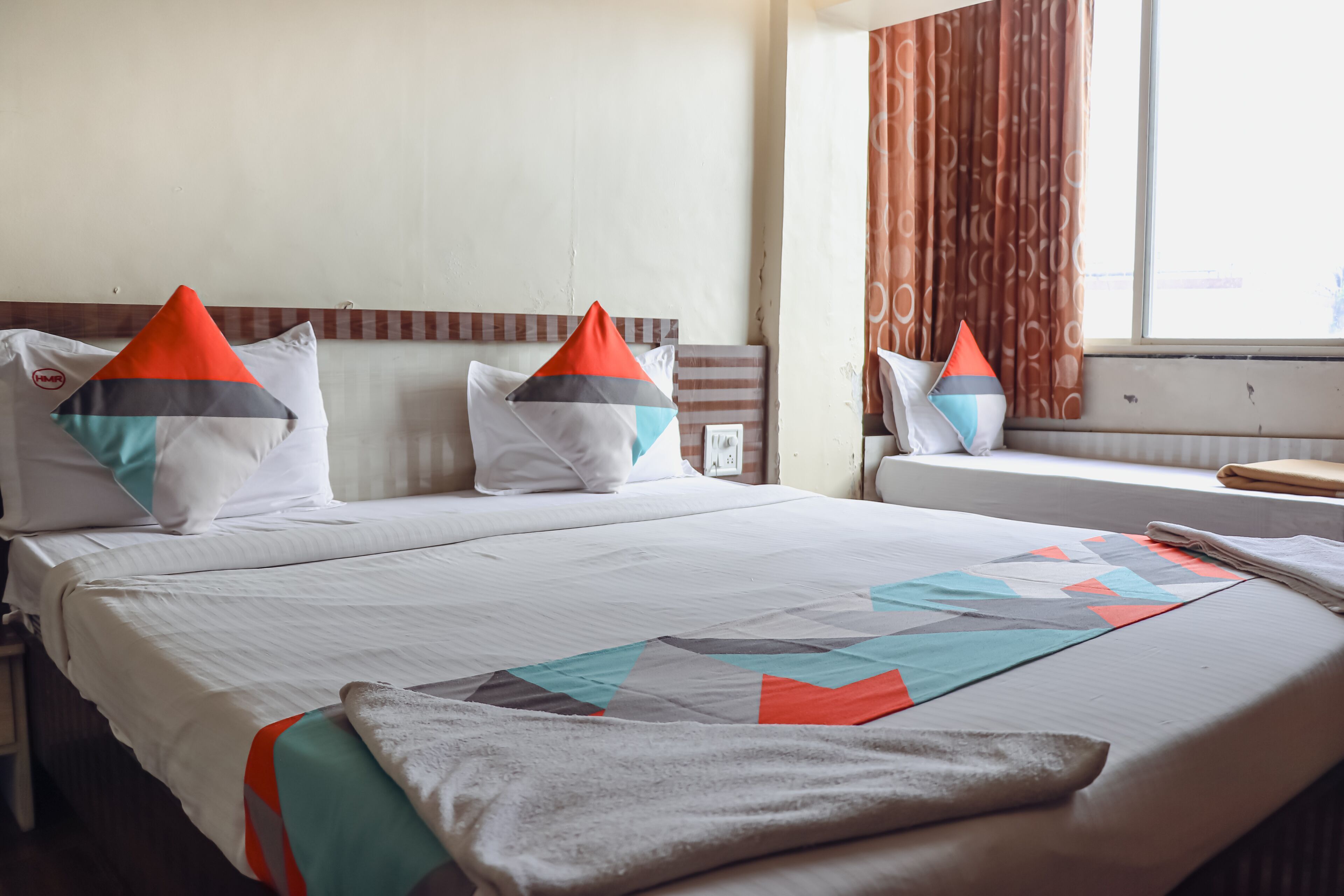 Desk, free WiFi, bed sheets