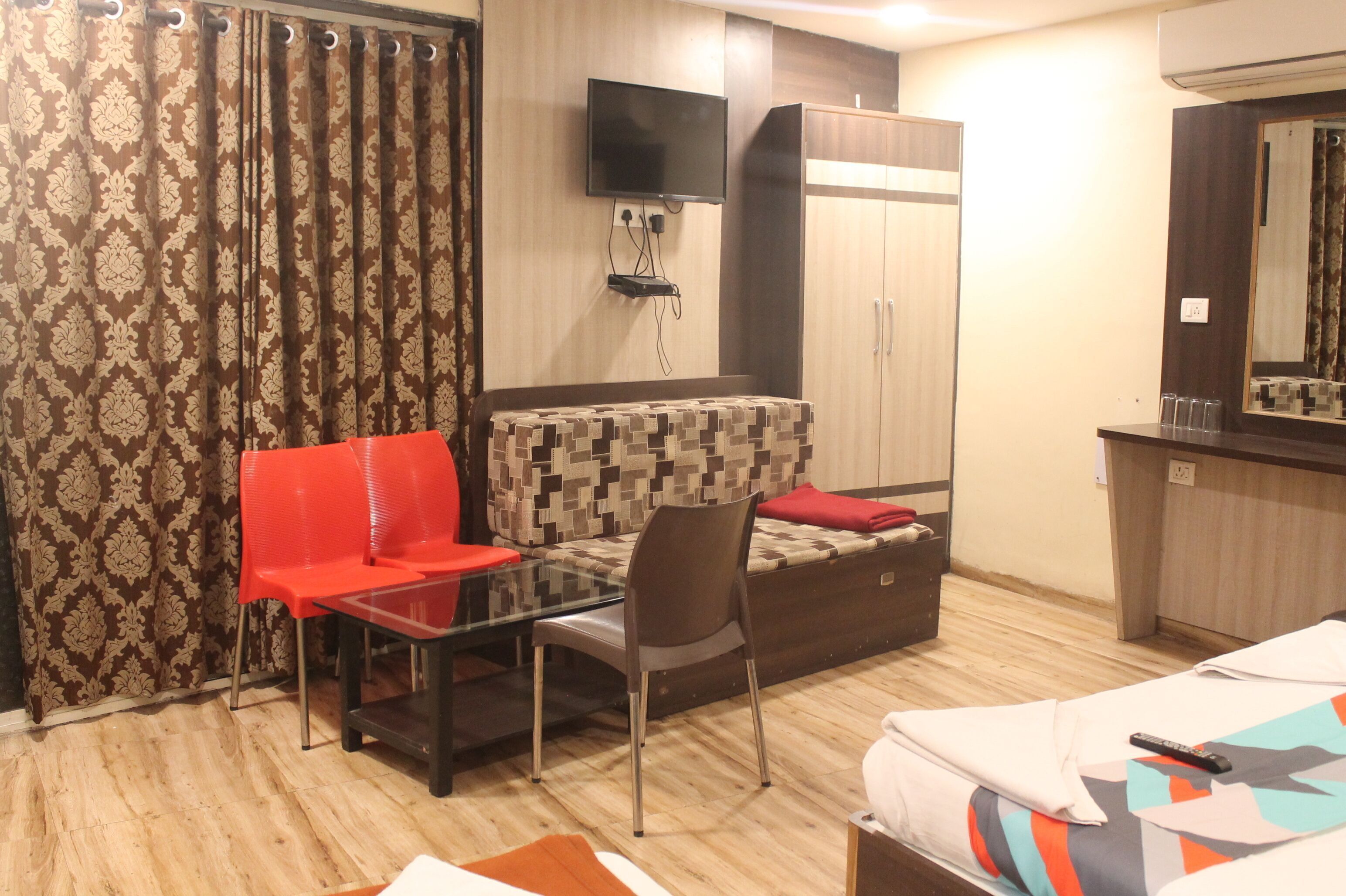 Desk, free WiFi, bed sheets
