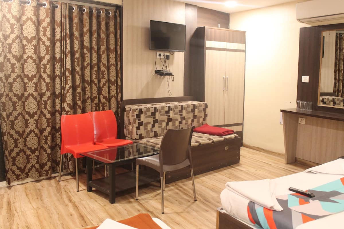 Desk, free WiFi, bed sheets