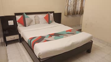 Escritorio, wifi gratis y ropa de cama