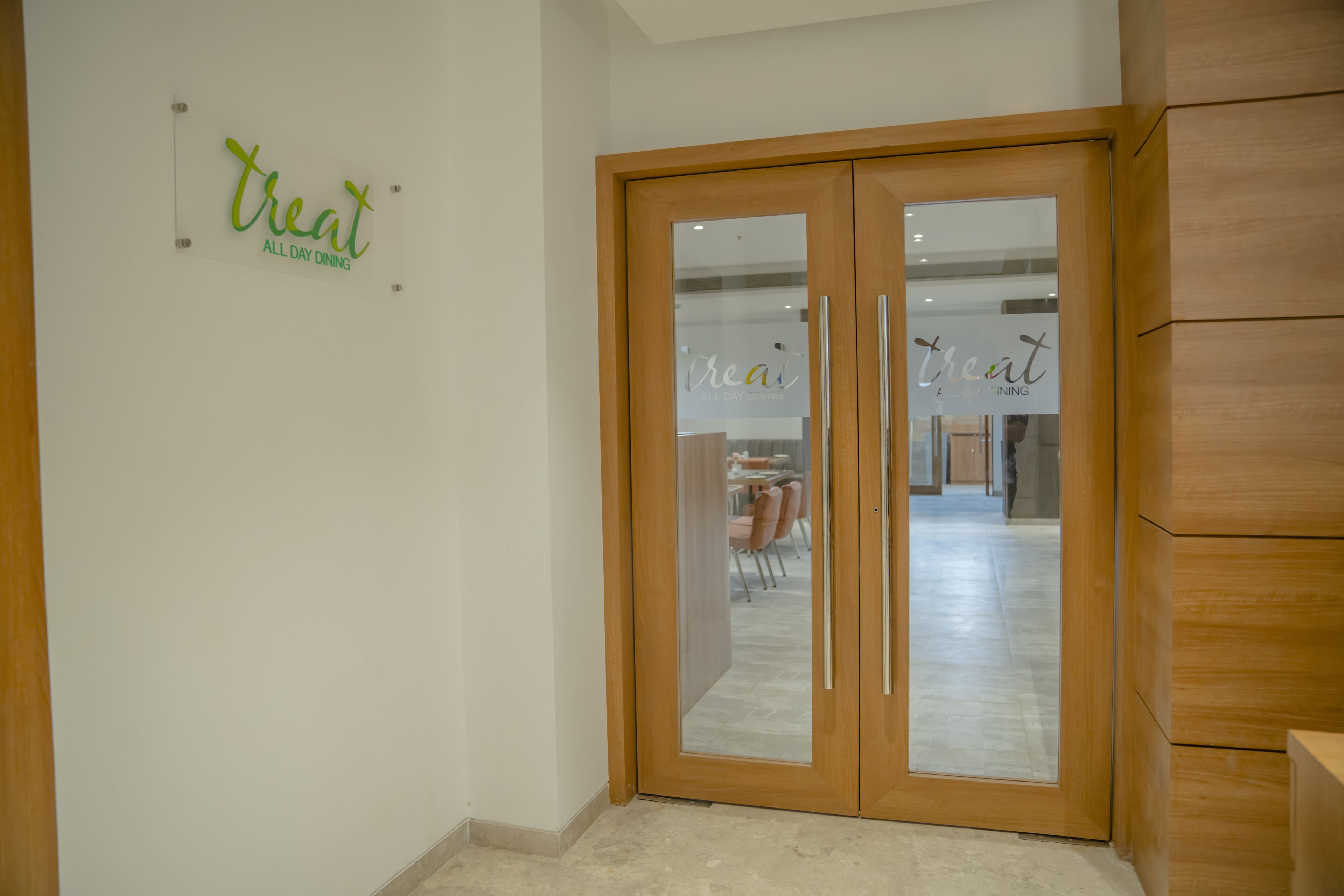 Breakfast, lunch, dinner served; local and international cuisine 