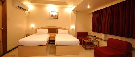 Habitación ejecutiva con 1 cama matrimonial o 2 individuales | Escritorio y wifi gratis