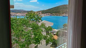 Standard Room, 1 Double Bed, Partial Sea View, Sea Facing | Minibar, free WiFi, bed sheets