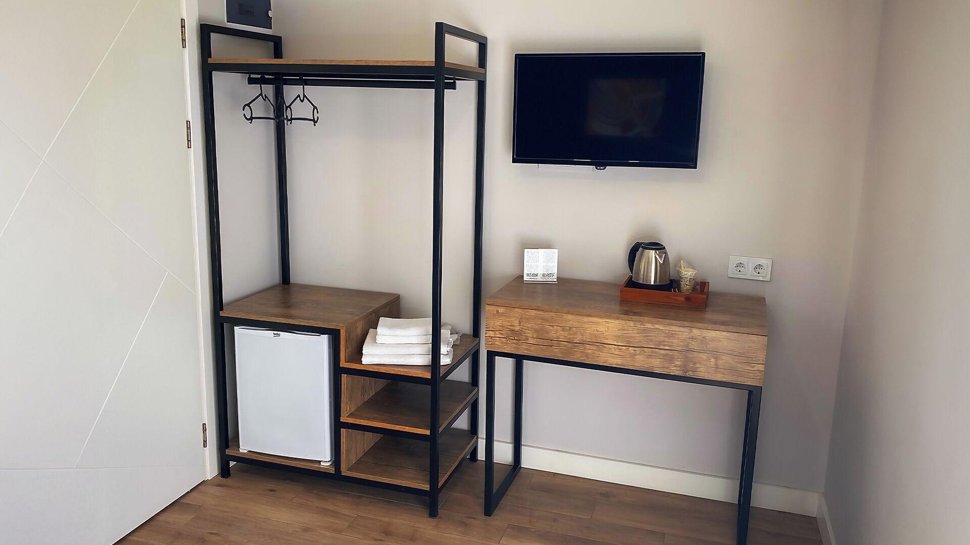 Standard Room, 1 Double Bed, Sea View, Sea Facing | Minibar, free WiFi, bed sheets