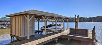 Pet-Friendly Lake Sinclair Home w/ Boat Dock!