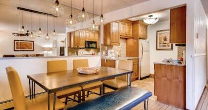 Eagle Point Vail - One bedroom - Sleeps 4 - Full Kitchen - Shuttle to Ski Area