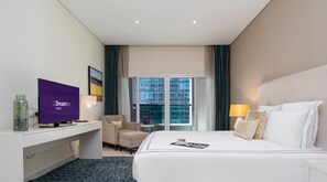 City Double Room | In-room safe, iron/ironing board, free WiFi - Dream Inn Apartments - Cour Jardin (Dubai)