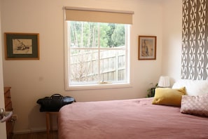 5 bedrooms, free WiFi, bed sheets - "Experience the ultimate retreat surrounded by the untouched beauty of nature.  (Erica)