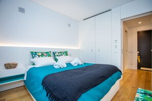 2 bedrooms, iron/ironing board, Internet, bed sheets