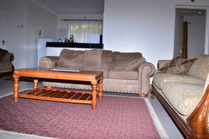 TV - Maya's Guest House (Nyeri)