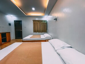 Deluxe Room | Free WiFi, bed sheets - Cerca Parola Beach Resort by Cocotel (Lobo)